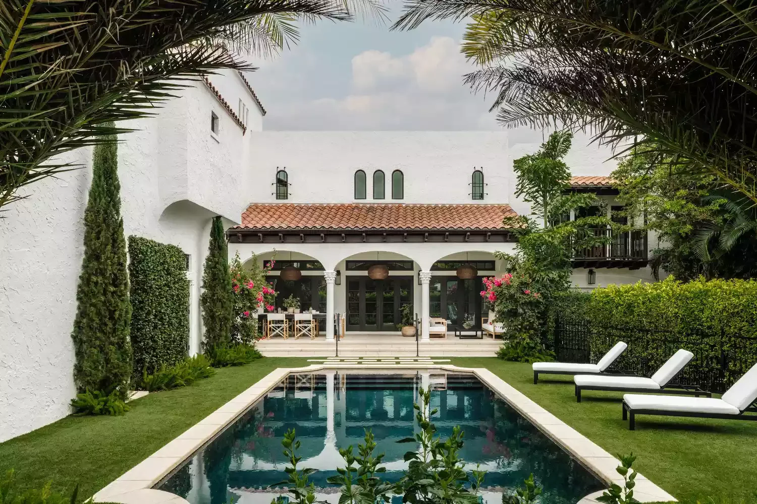52 Beautiful Courtyard Ideas That Transform Your Outdoor Living Space 1920s Courtyard