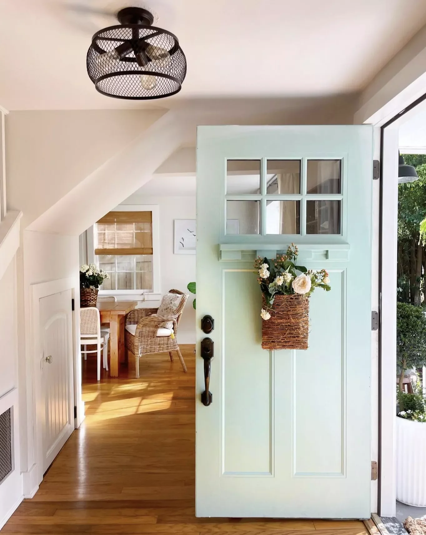 25 Beautiful Summer Wreath Ideas to Brighten Your Front Door 8 A Basket Full of Flowers