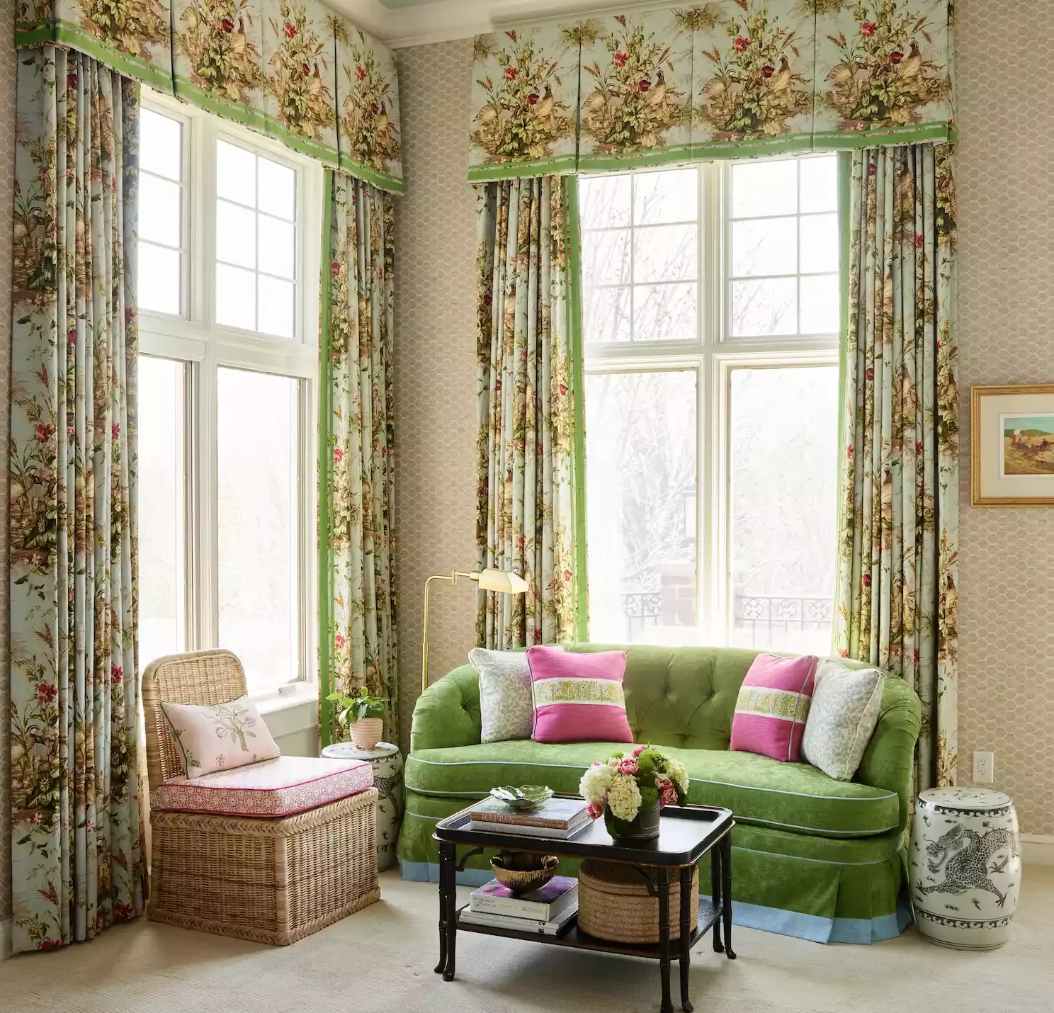 35 Stunning Living Room Wallpaper Ideas to Transform Your Space 9 A Classic Pattern