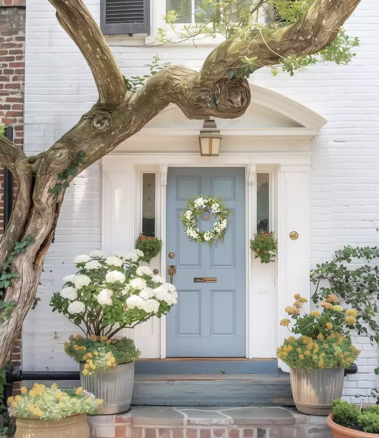 25 Beautiful Summer Wreath Ideas to Brighten Your Front Door 15 A Classic White and Green Wreath