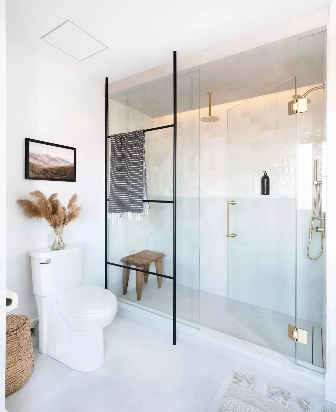 74 Amazing Bathroom Decorating Ideas That Will Transform Your Space 53 A Combination of Materials