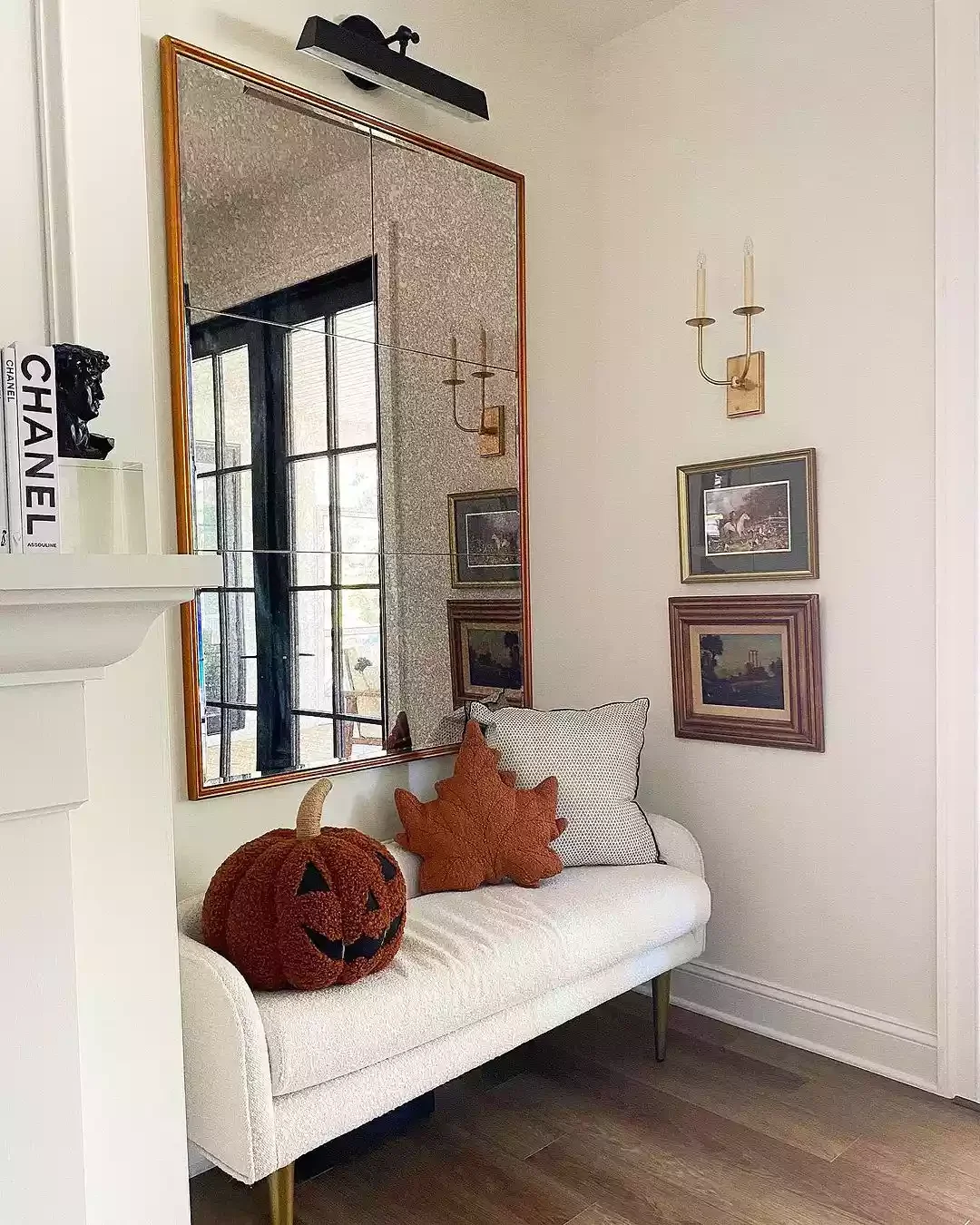 28 Creative Halloween Decorating Ideas You'll Want to Try Right Now 11 A Cute Jack-o