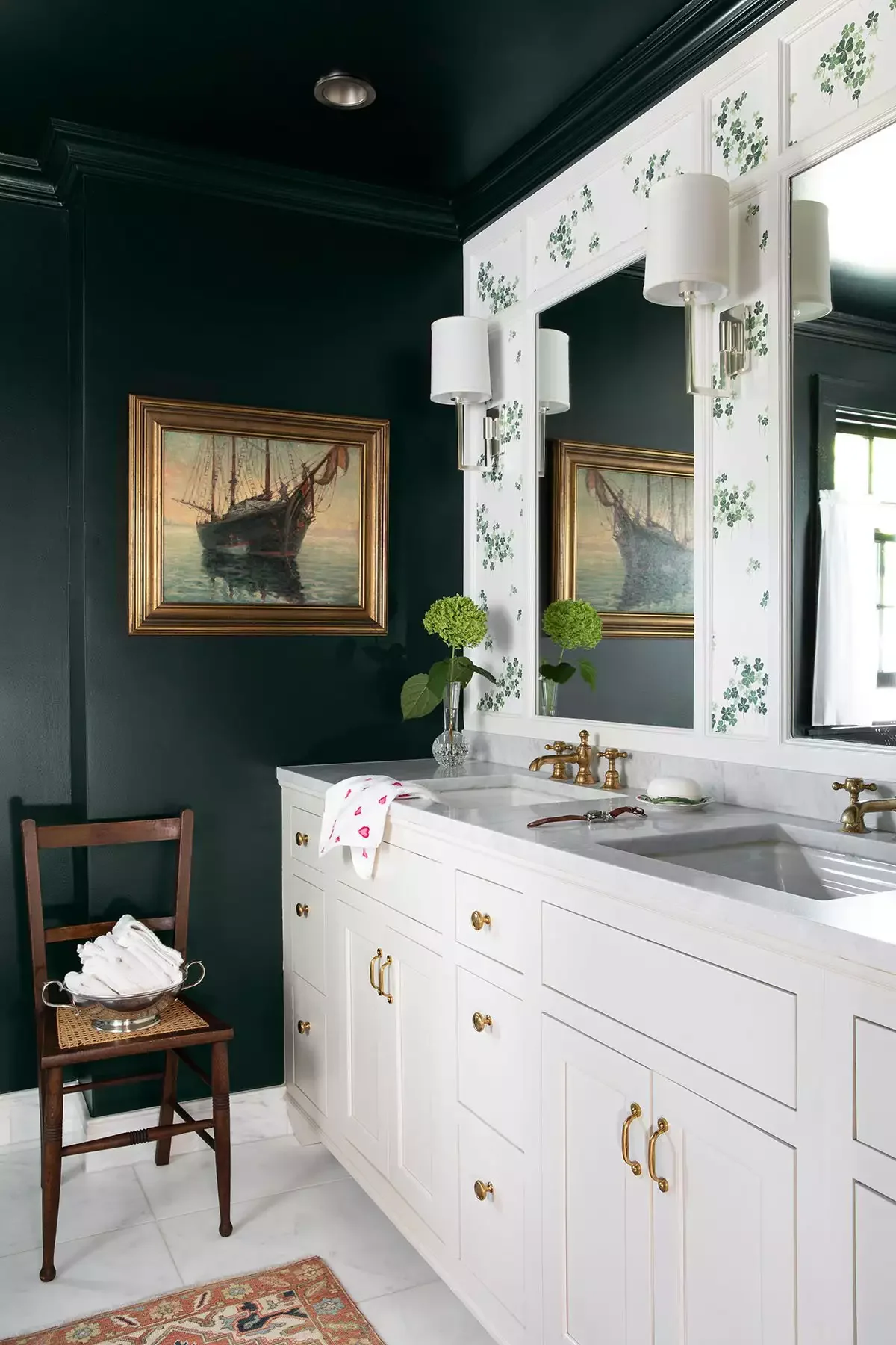 74 Amazing Bathroom Decorating Ideas That Will Transform Your Space 22 A Dramatic Effect