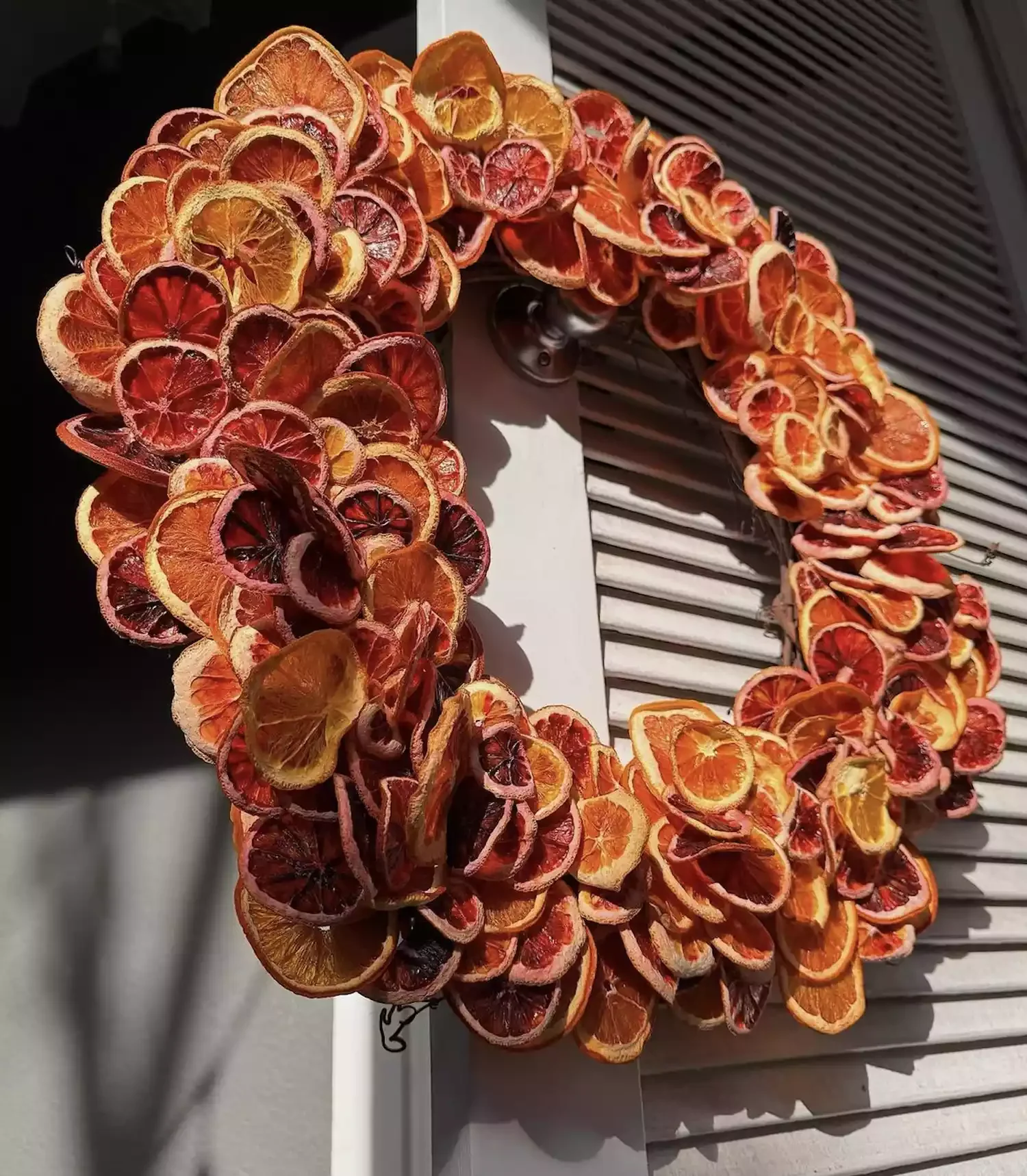 25 Beautiful Summer Wreath Ideas to Brighten Your Front Door 18 A Dried Citrus Wreath