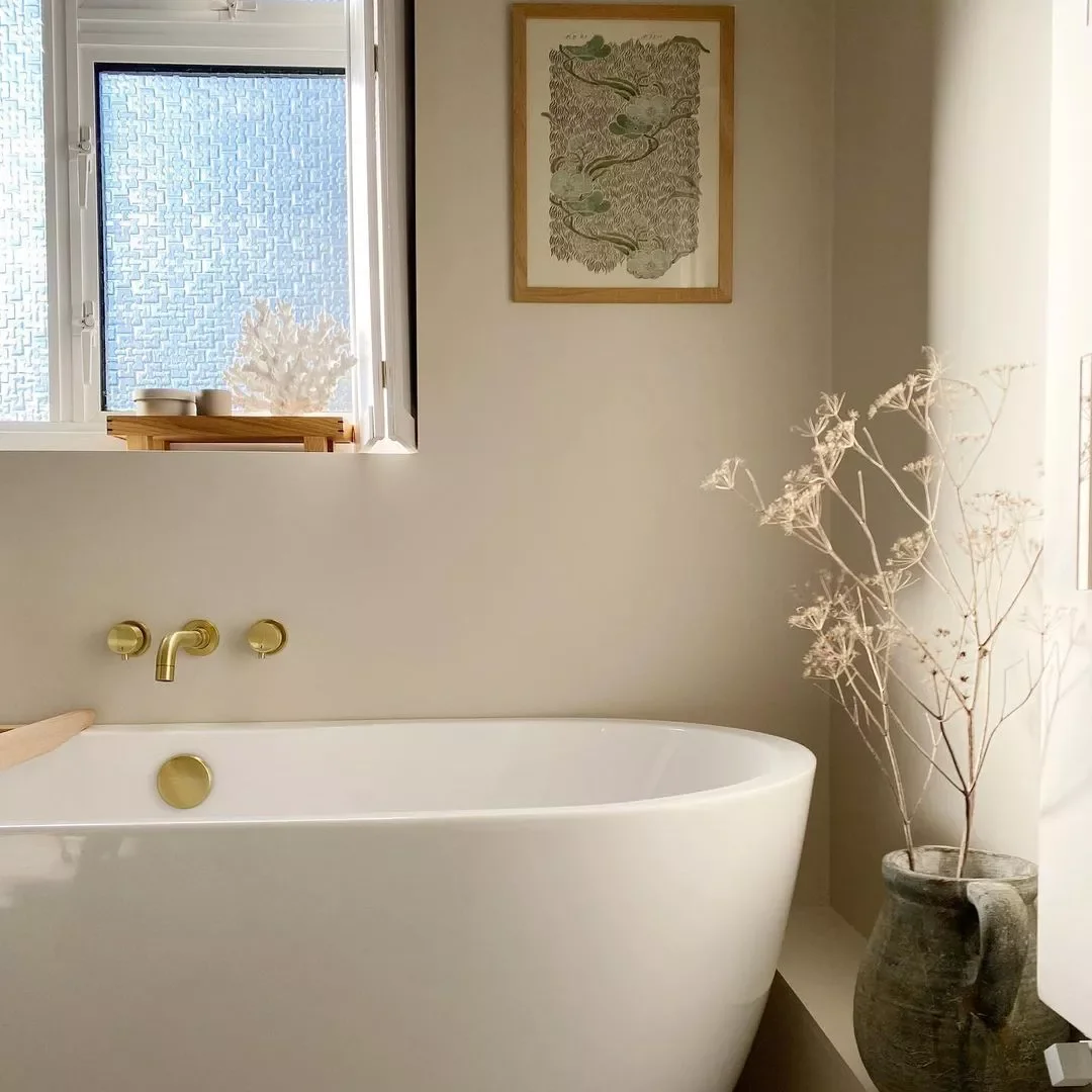 74 Amazing Bathroom Decorating Ideas That Will Transform Your Space 54 A Favorite Art Print
