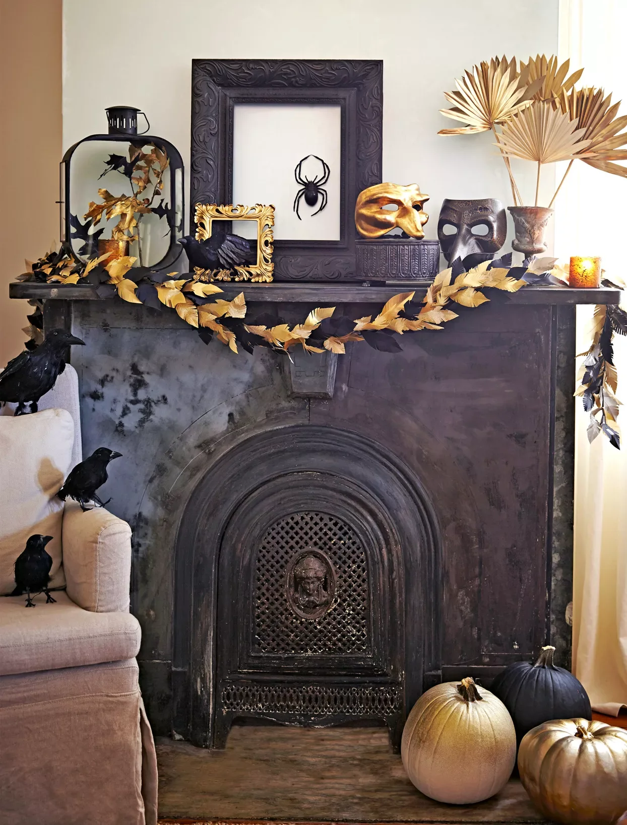 80 Quick Halloween Crafts You Can Complete in One Day 7 A Glittery, Scary Mantel
