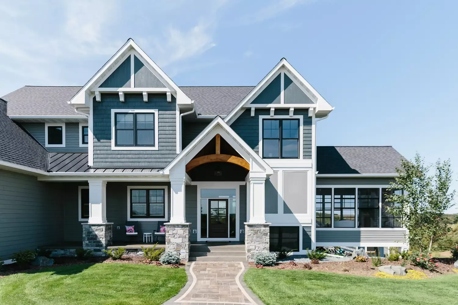 30 Stunning Front Yard Ideas Using Rocks and Mulch A Grand Look