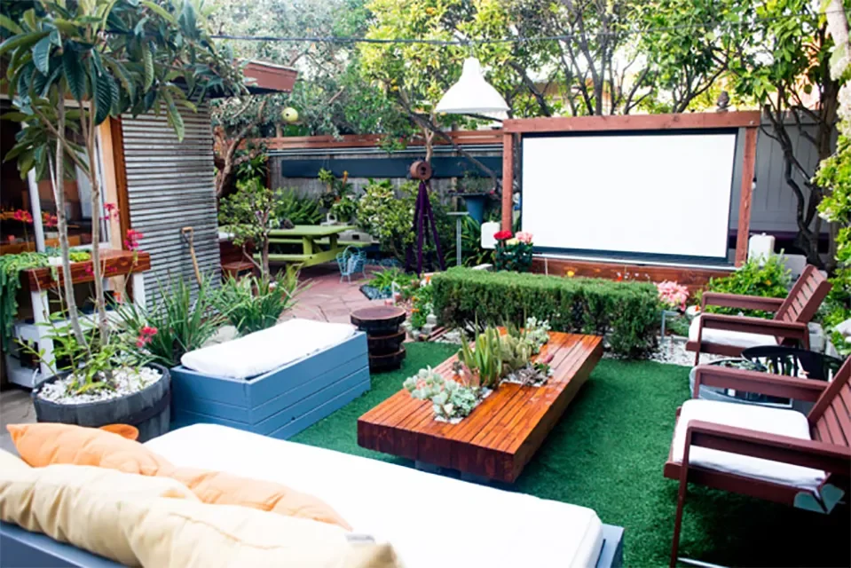 14 Charming Ideas for Creating the Perfect Backyard Movie Experience 3 A Home-Built Outdoor Theater