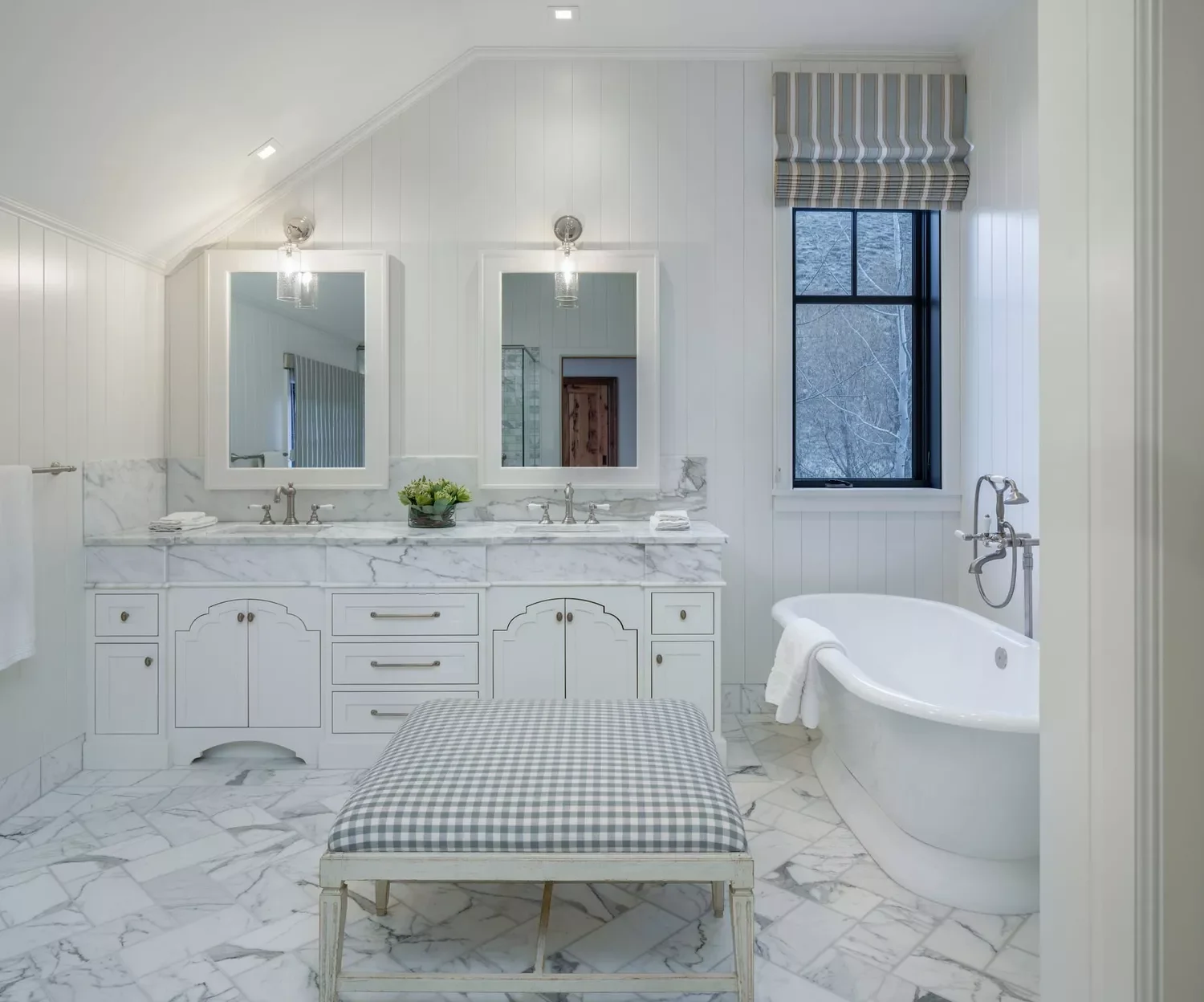 74 Amazing Bathroom Decorating Ideas That Will Transform Your Space 29 A Makeshift Dressing Area