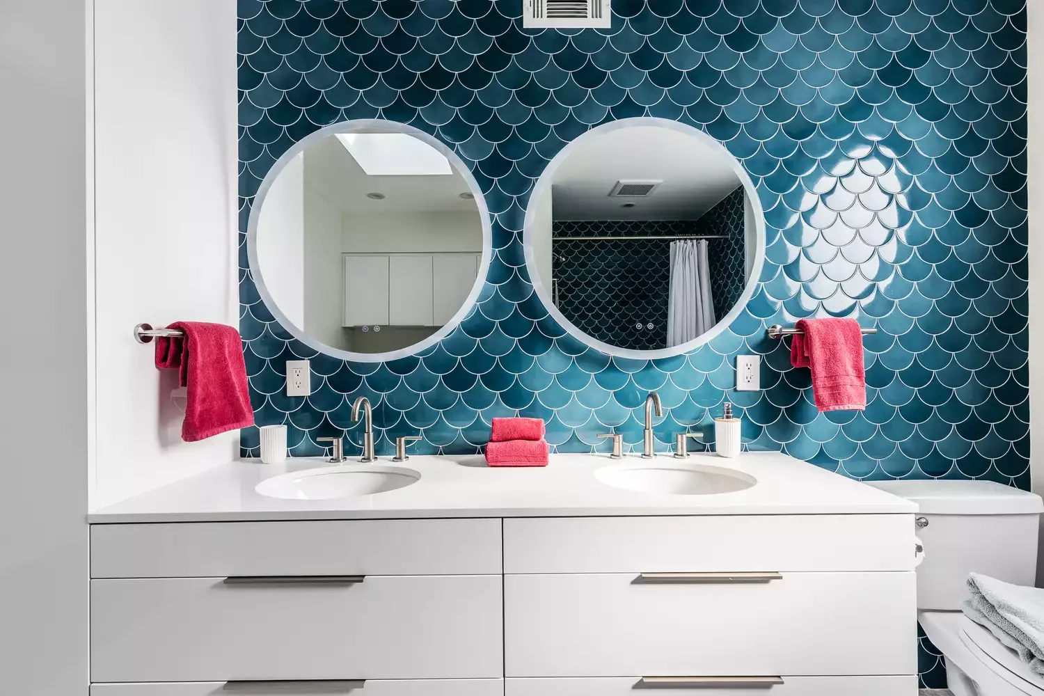 30 Delightful Kid-Friendly Bathroom Ideas That Evolve With Your Children 4 A Nod to Mermaids