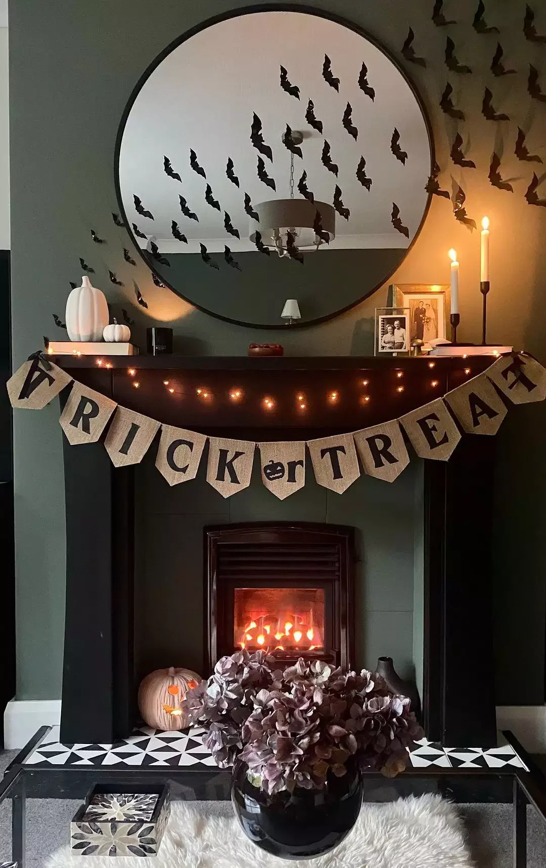 28 Creative Halloween Decorating Ideas You'll Want to Try Right Now 13 A Pretty, Themed Mantel