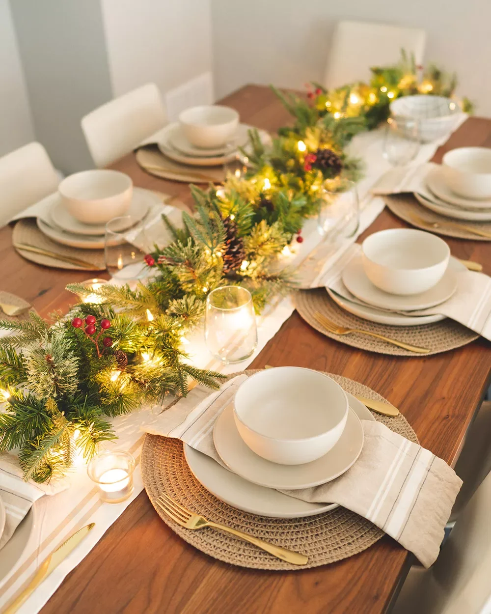 40 Stunning Christmas Table Decor Ideas That Will Make Your Holiday Gatherings Unforgettable 9 A Simple Garland