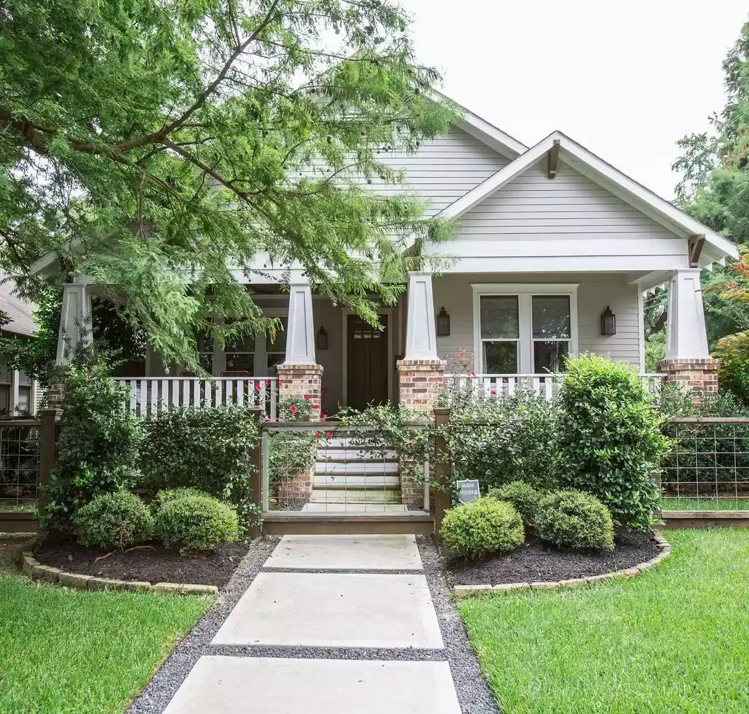 30 Stunning Front Yard Ideas Using Rocks and Mulch A Symmetrical Look