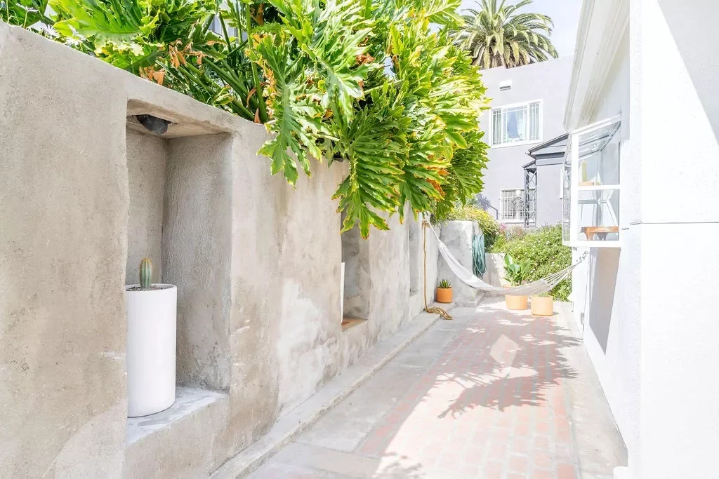 45 Beautiful Backyard Pathway Ideas to Transform Your Outdoor Space A Touch of Color