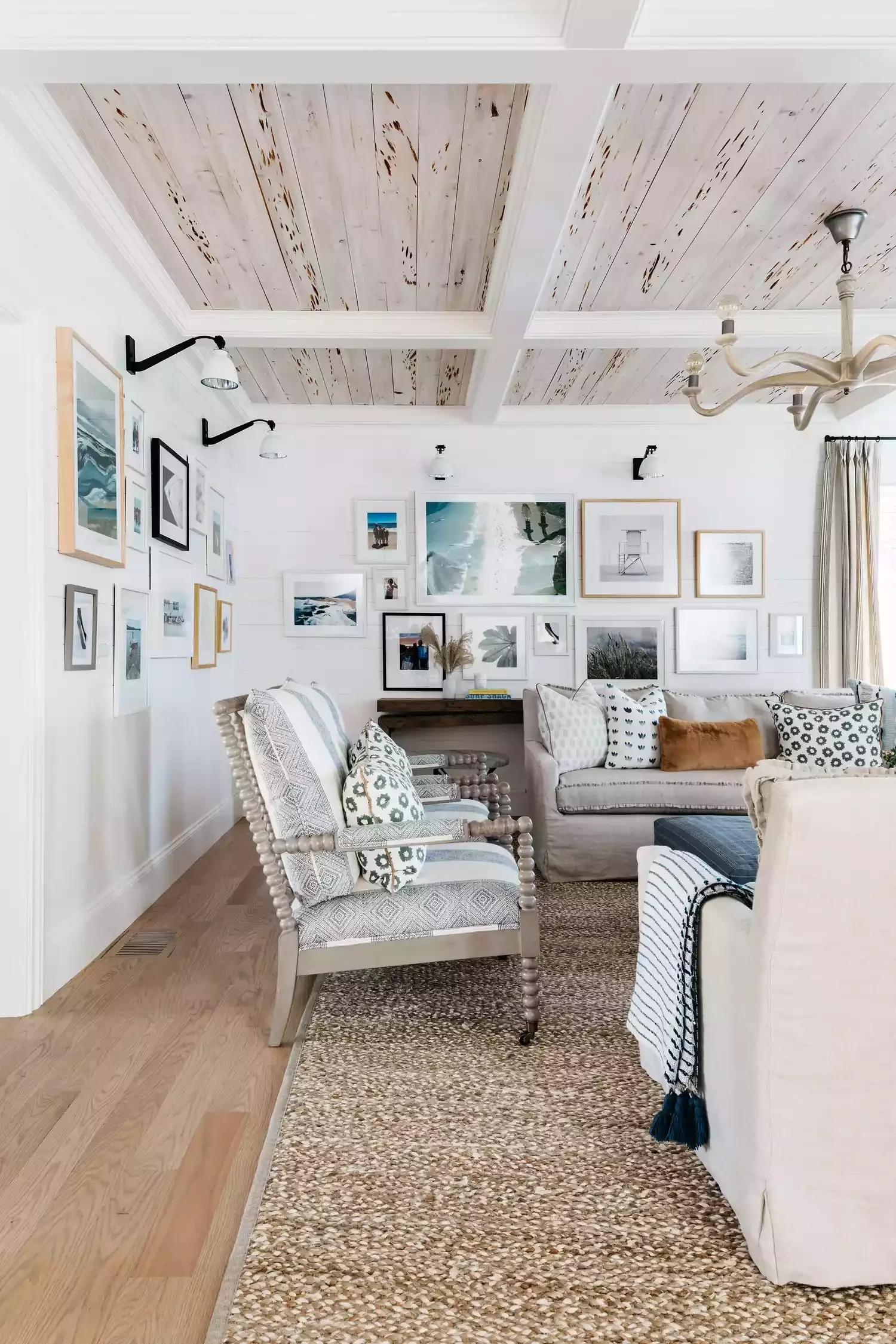 26 Creative Family Photo Wall Ideas That Will Transform Your Home 27 A Trip Down Memory Lane (Travels Version)