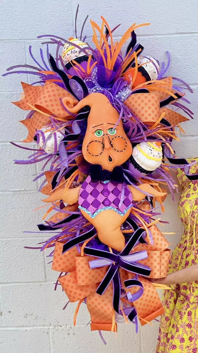 45 Spooktacular Halloween Wreath Ideas That Will Make Your Front Door the Neighborhood's Favorite Stop 26 Academia-core Halloween Wreath