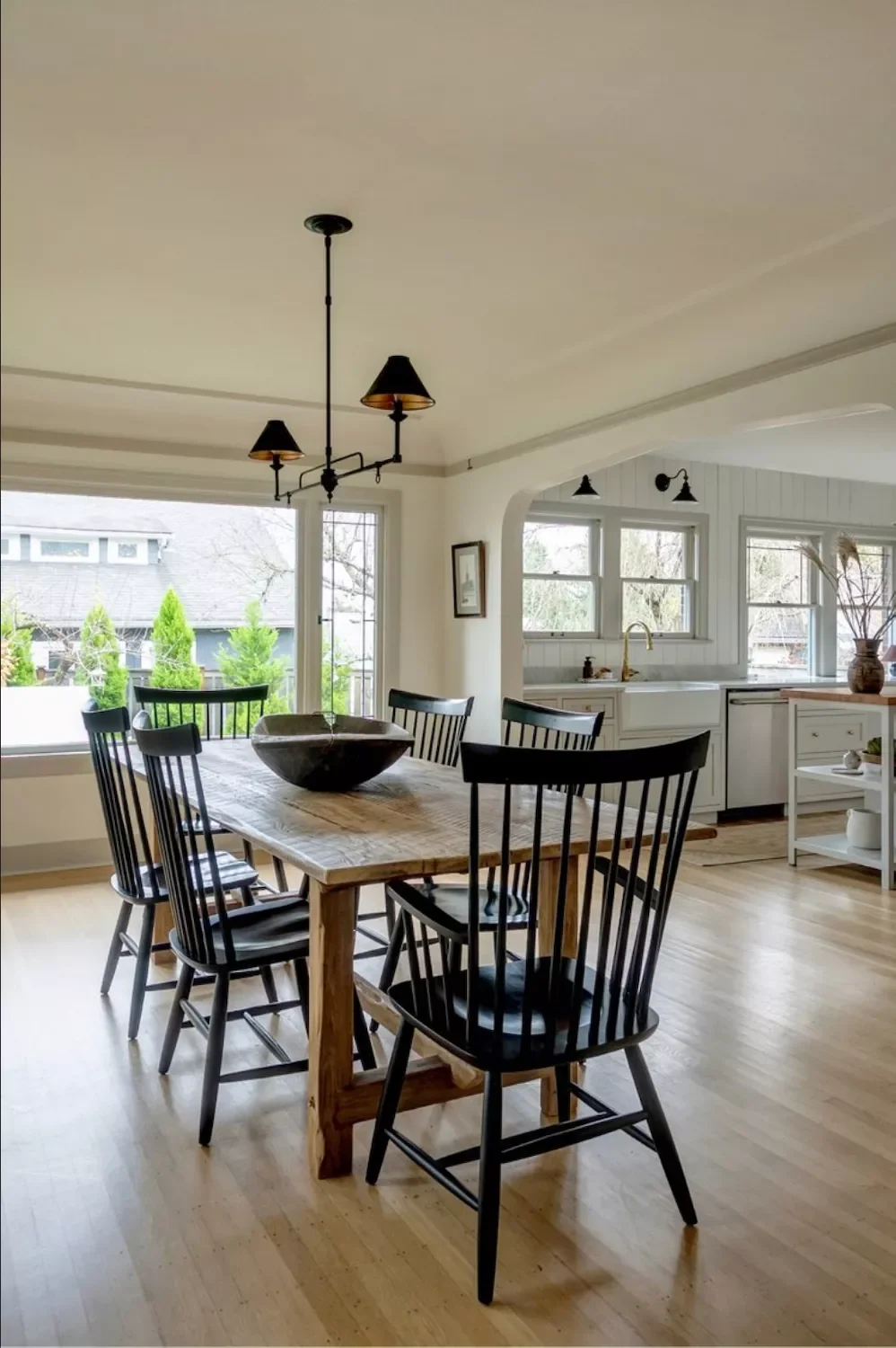 32 Modern Farmhouse Dining Room Ideas That Bring Rustic Warmth to Your Home Accent With Black
