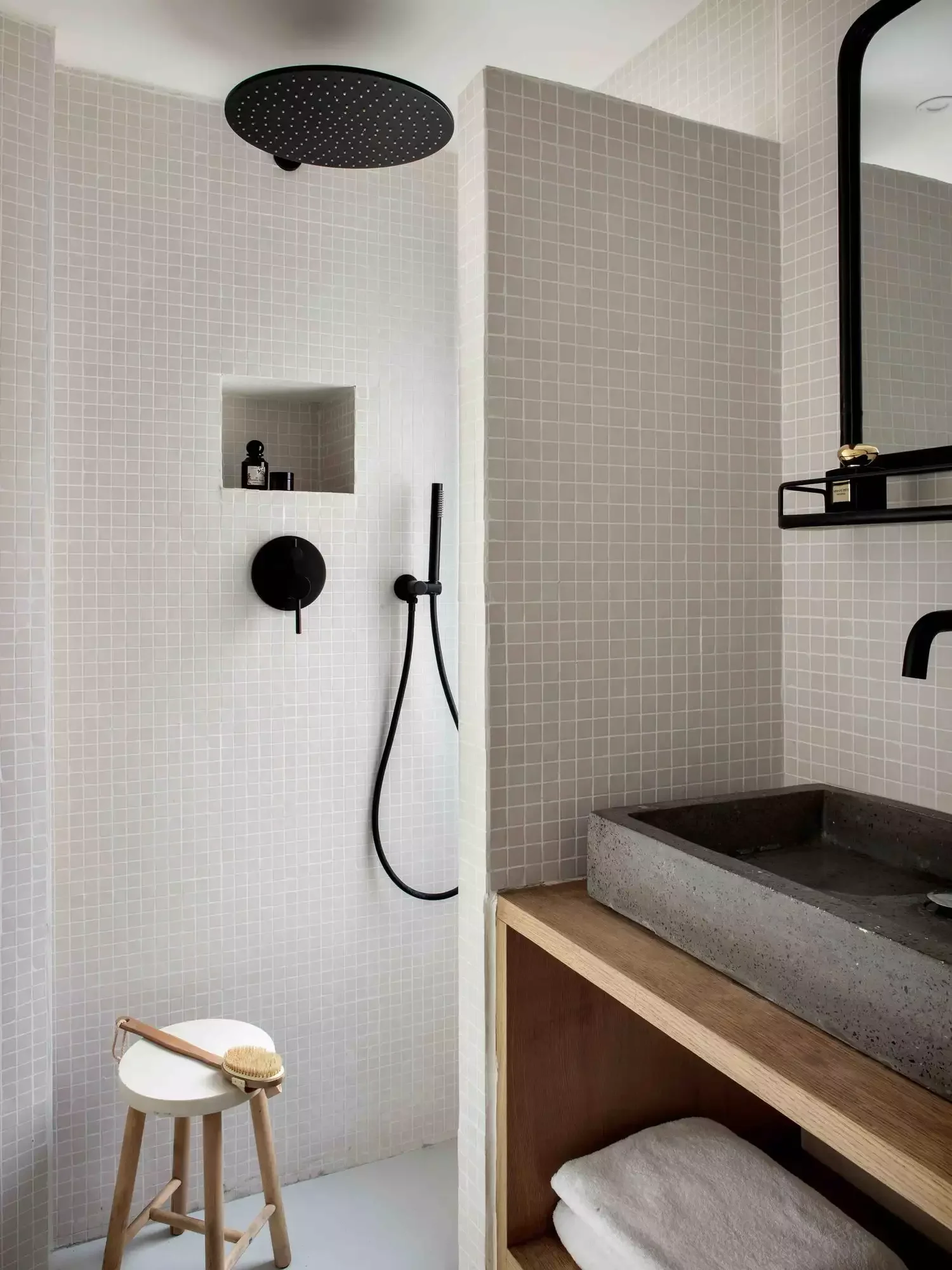 65 Clever Small Bathroom Ideas That Will Transform Your Tiny Space 13 Accent With Black