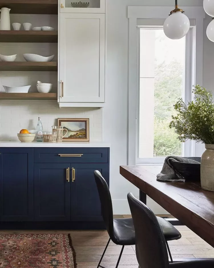 26 Stunning Navy Kitchen Cabinet Ideas That Will Transform Your Space 13 Accent With Brass