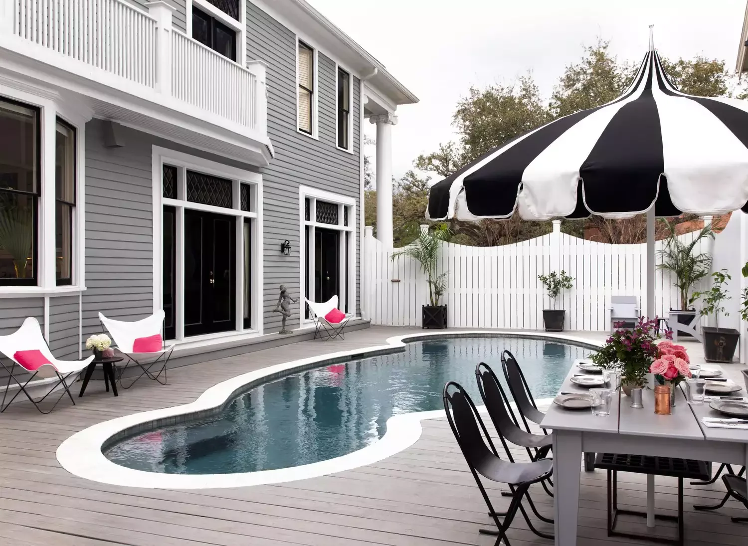 25 Budget Patio Ideas That'll Make Your Neighbors Jealous Accent With Color