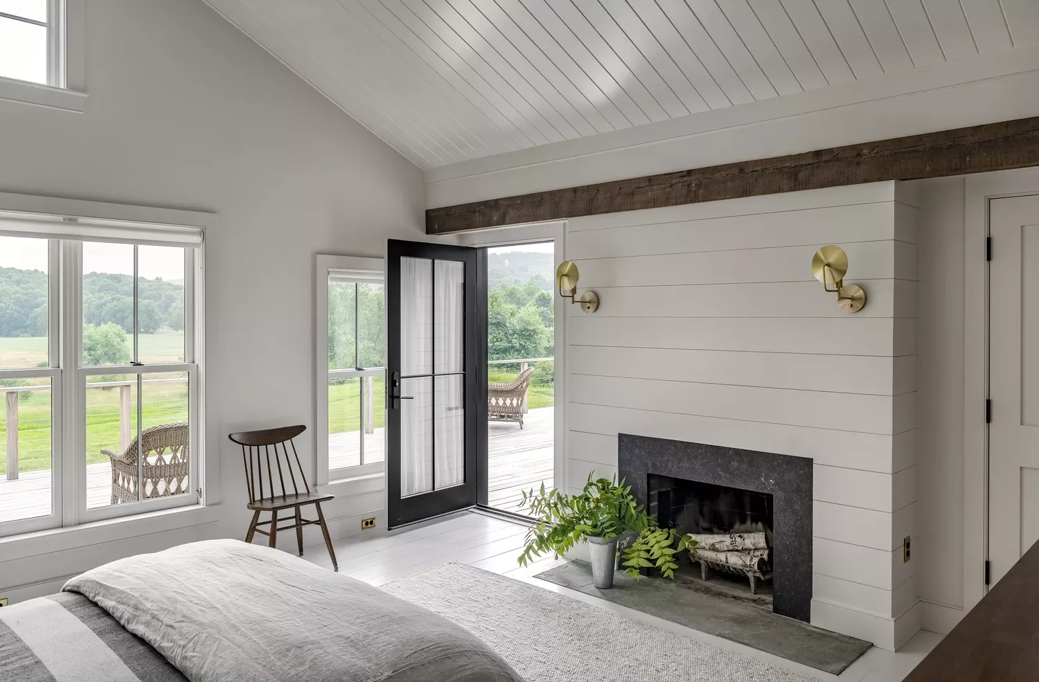 33 Stunning Shiplap Accent Wall Ideas to Transform Your Home 30 Accent With Gold