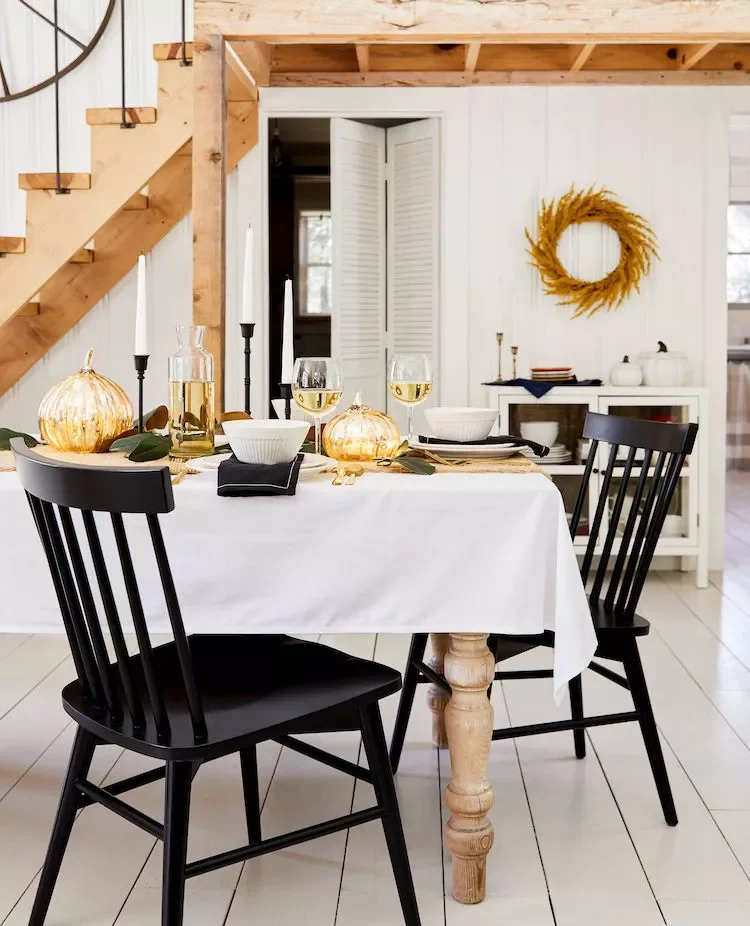 78 Beautiful Fall Table Decorating Ideas to Transform Your Seasonal Celebrations 38 Accent With Gold