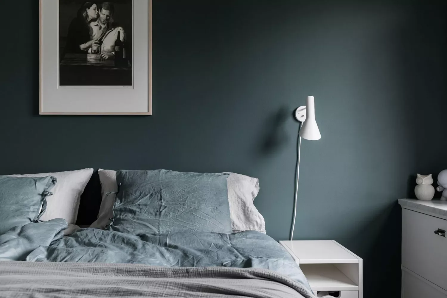33 Stunning Dark Green Bedroom Ideas That Will Transform Your Space 29 Accent With White