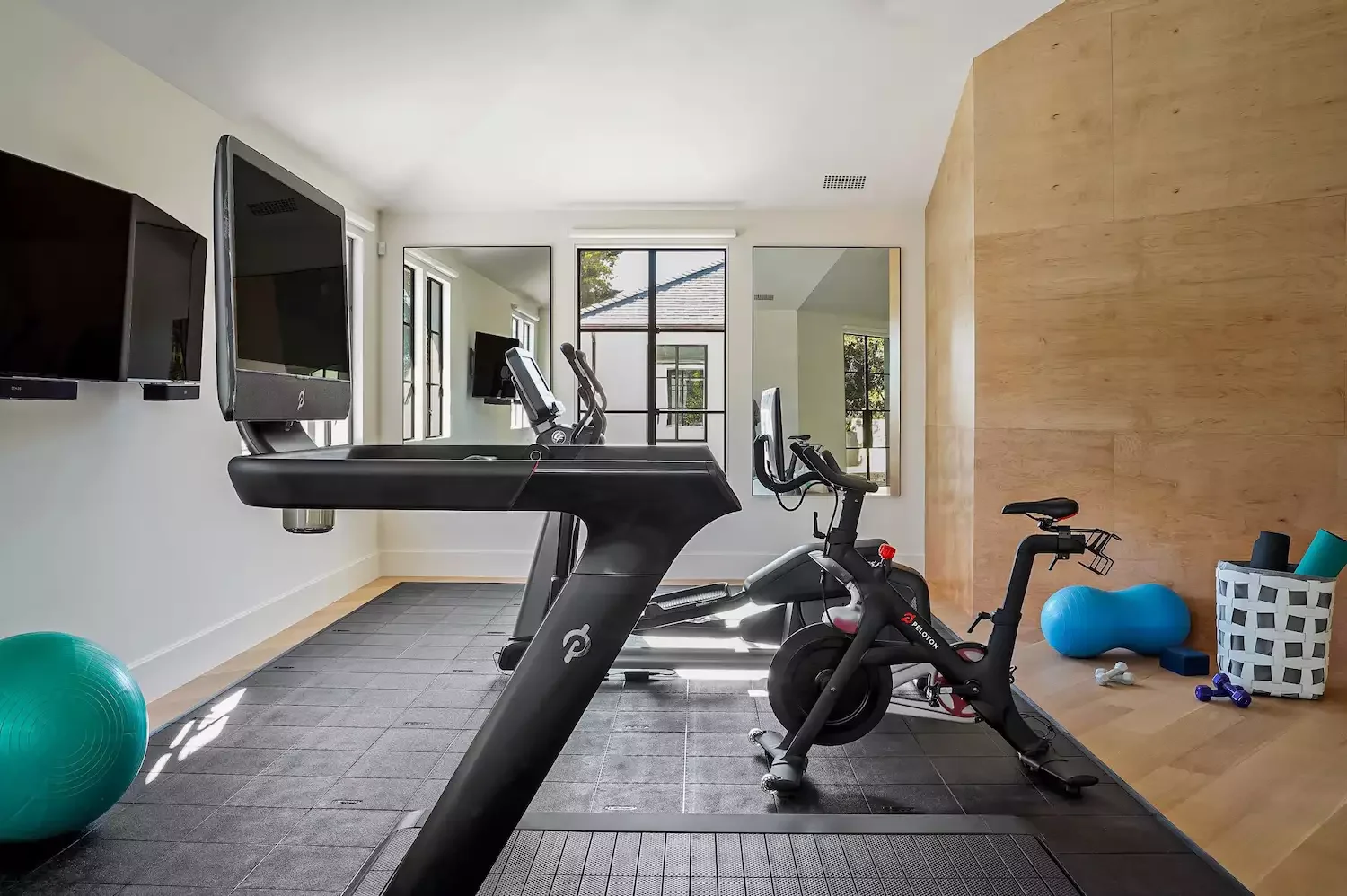 37 Inspiring Home Gym Design Ideas That'll Transform Your Workout Space Accent With Wood