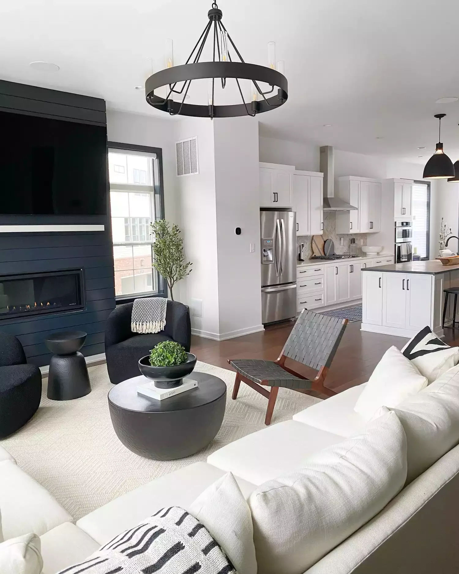 19 Affordable Ways to Transform Your Apartment Living Room 20 Accent with Paint