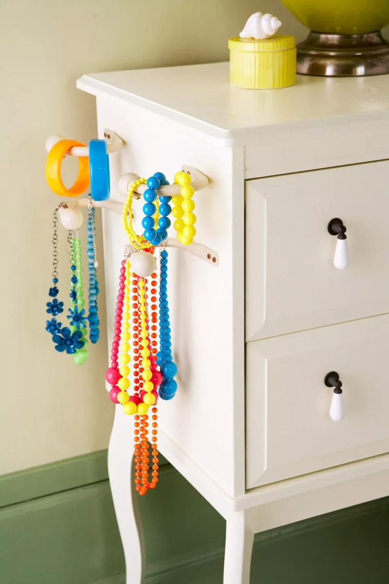 22 Smart Bedroom Storage Solutions for Better Organization 11 Accessories on Display