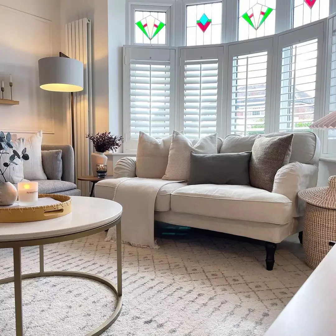 21 Stunning Bay Window Ideas That Will Transform Your Living Room 13 Accommodate Guests Galore