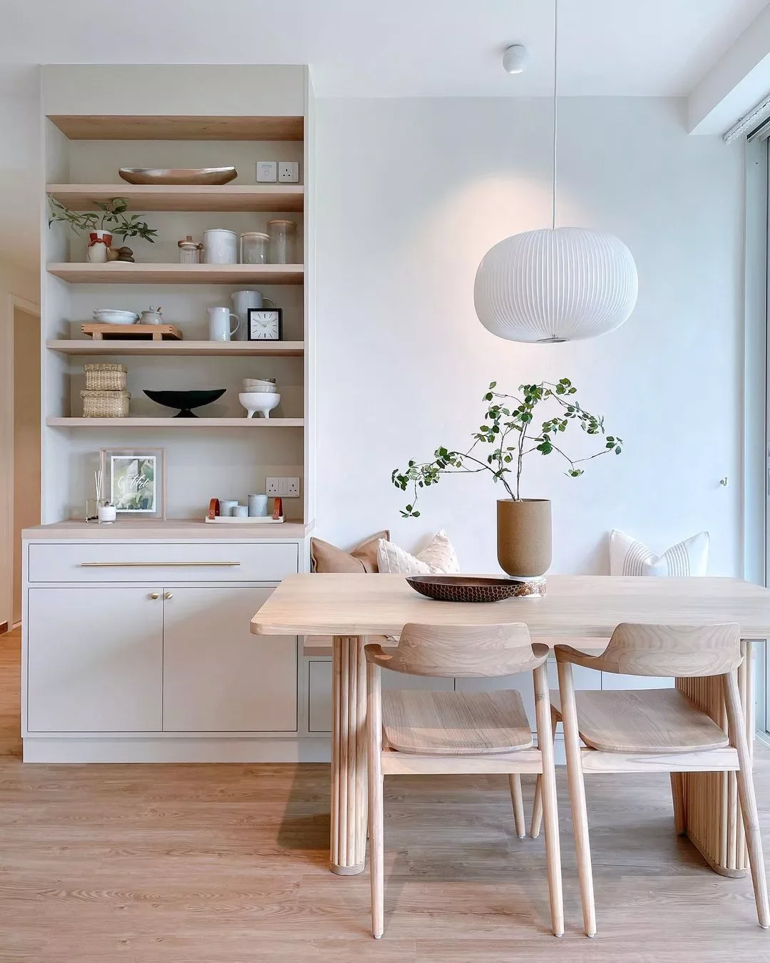 25 Beautiful Minimalist Home Decor Ideas That Transform Your Space 8 Add Accent Pillows