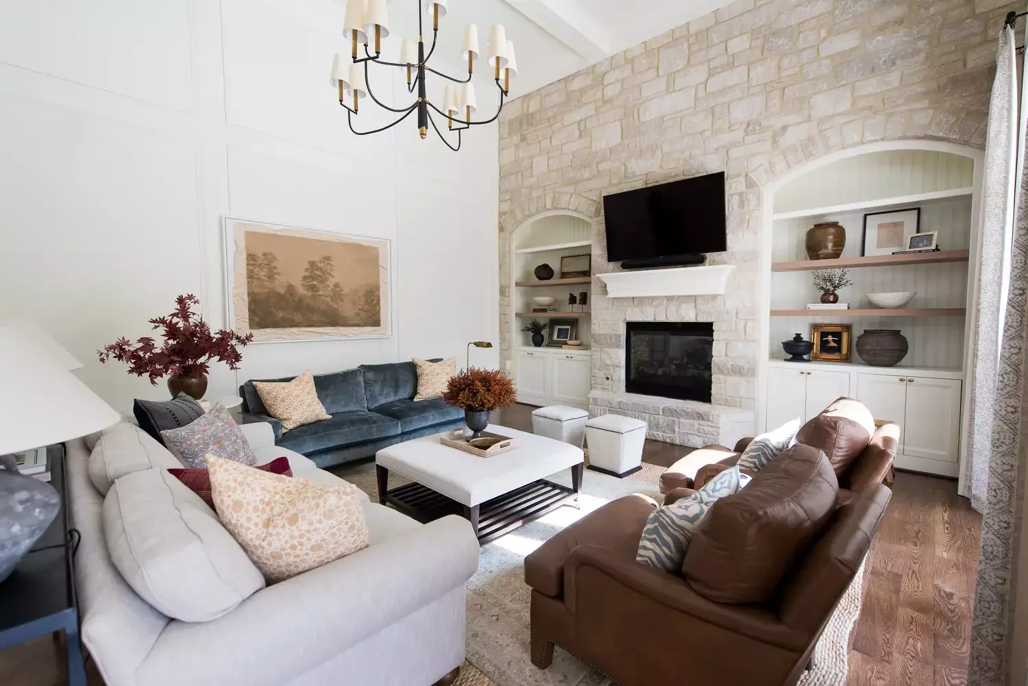 25 Brilliant Ways to Master Transitional Living Room Design 18 Add Arched Built-Ins