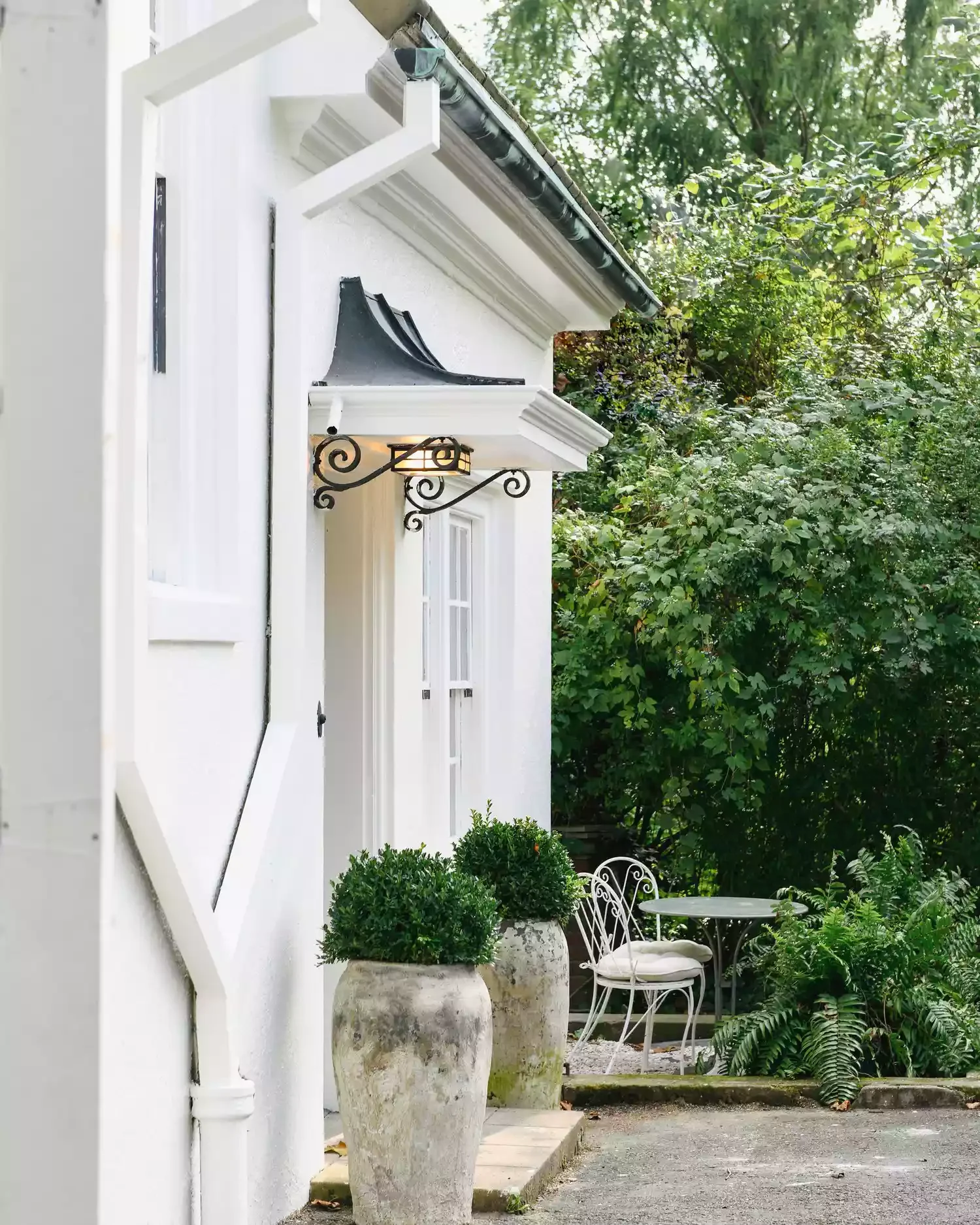39 Stunning Front Door Decor Ideas to Welcome Every Season Add Brackets