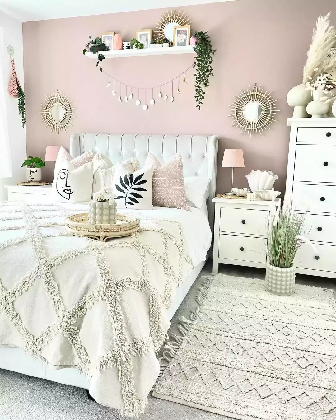 37 Beautiful Aesthetic Bedroom Ideas to Transform Your Space 2 Add Calming Pink Tones