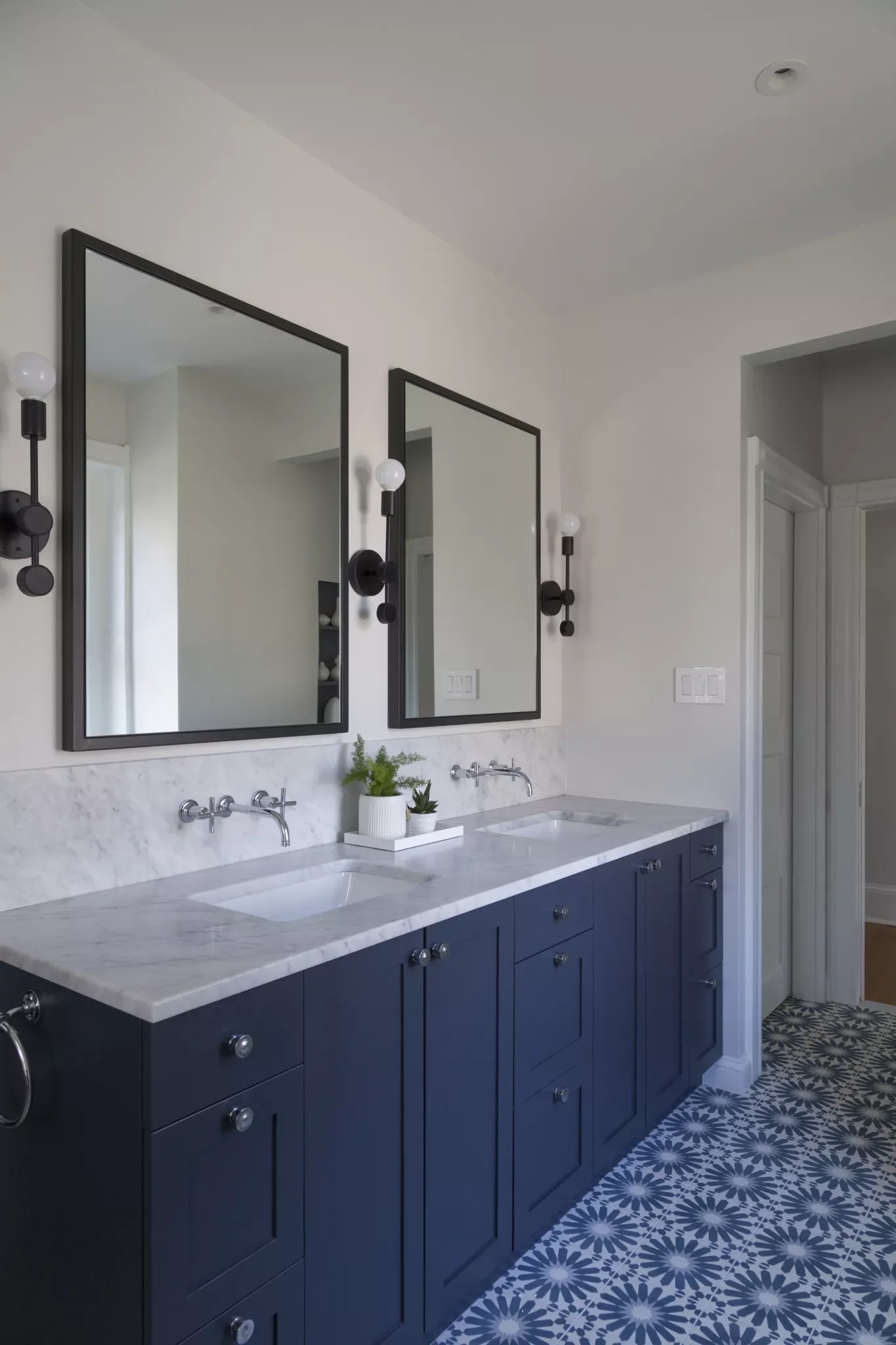 25 Stunning Double Vanity Ideas That Will Transform Your Bathroom 13 Add Color With Floors