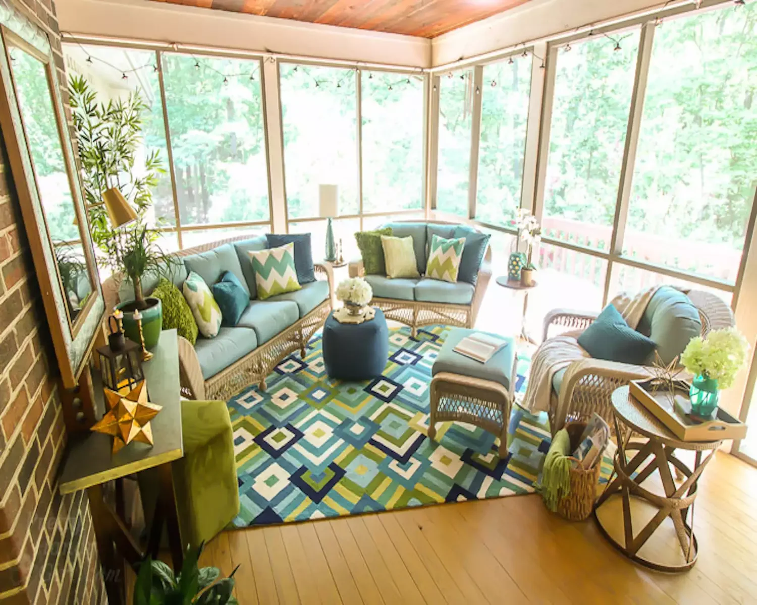 62 Stunning Screen Porch Ideas to Create the Perfect Indoor-Outdoor Retreat Add Color and Pattern