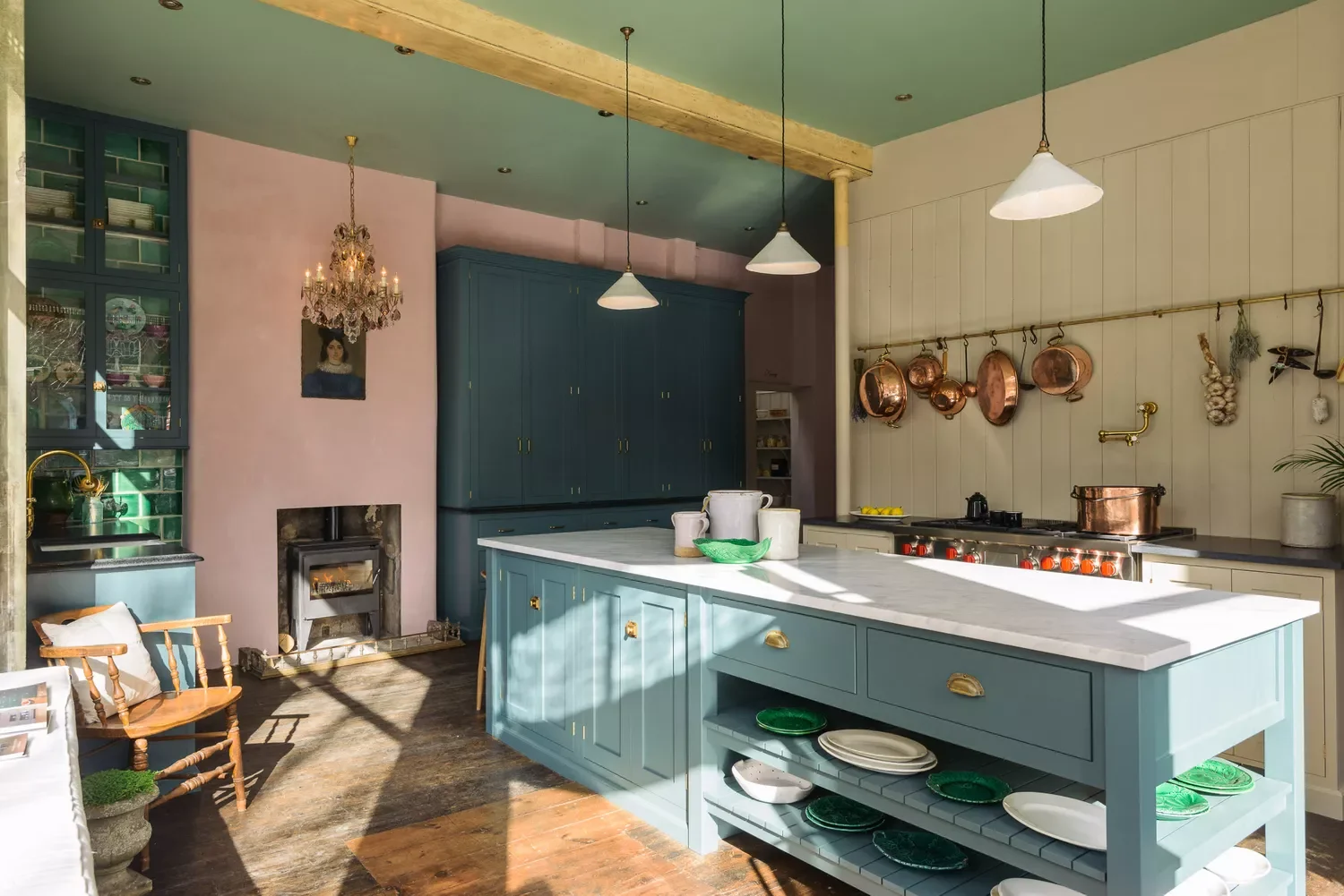 23 Cozy Country Kitchen Ideas That Create Instant Warmth 5 Add Color