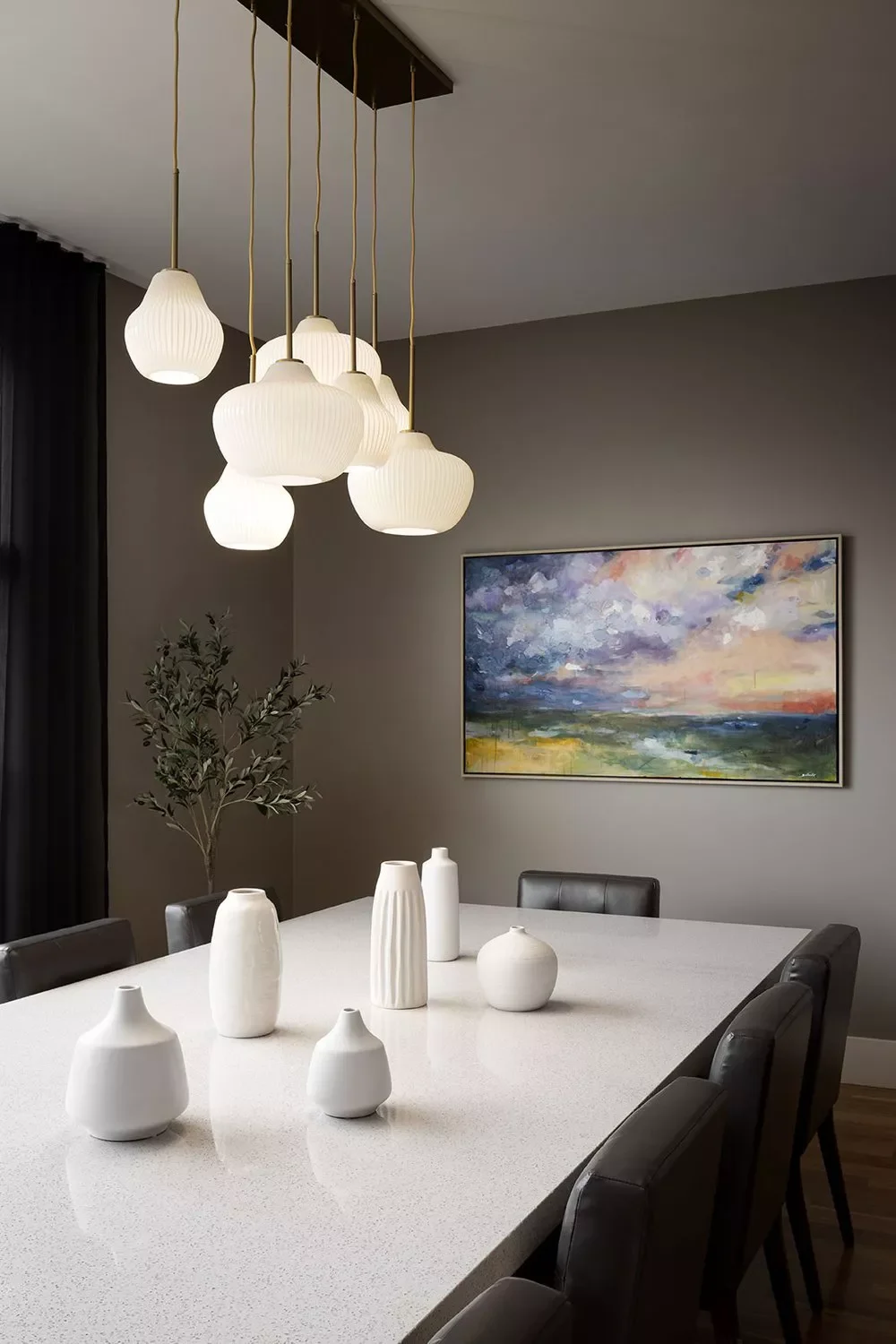 38 Creative Dining Room Wall Decor Ideas That Will Transform Your Space 21 Add Contrast