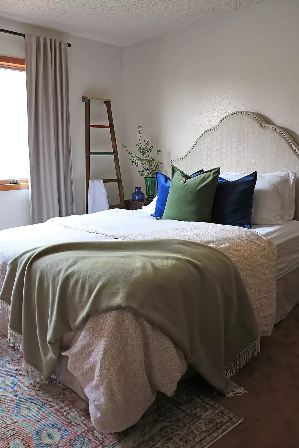 65 Cozy Fall Decorating Ideas to Transform Your Home This Autumn 20 Add Cozy Textures