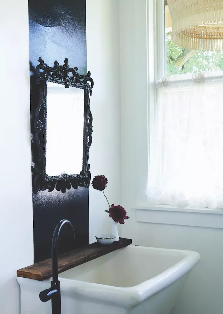 32 Stunning Modern Farmhouse Bathroom Ideas for Timeless Style 27 Add Dark Accents