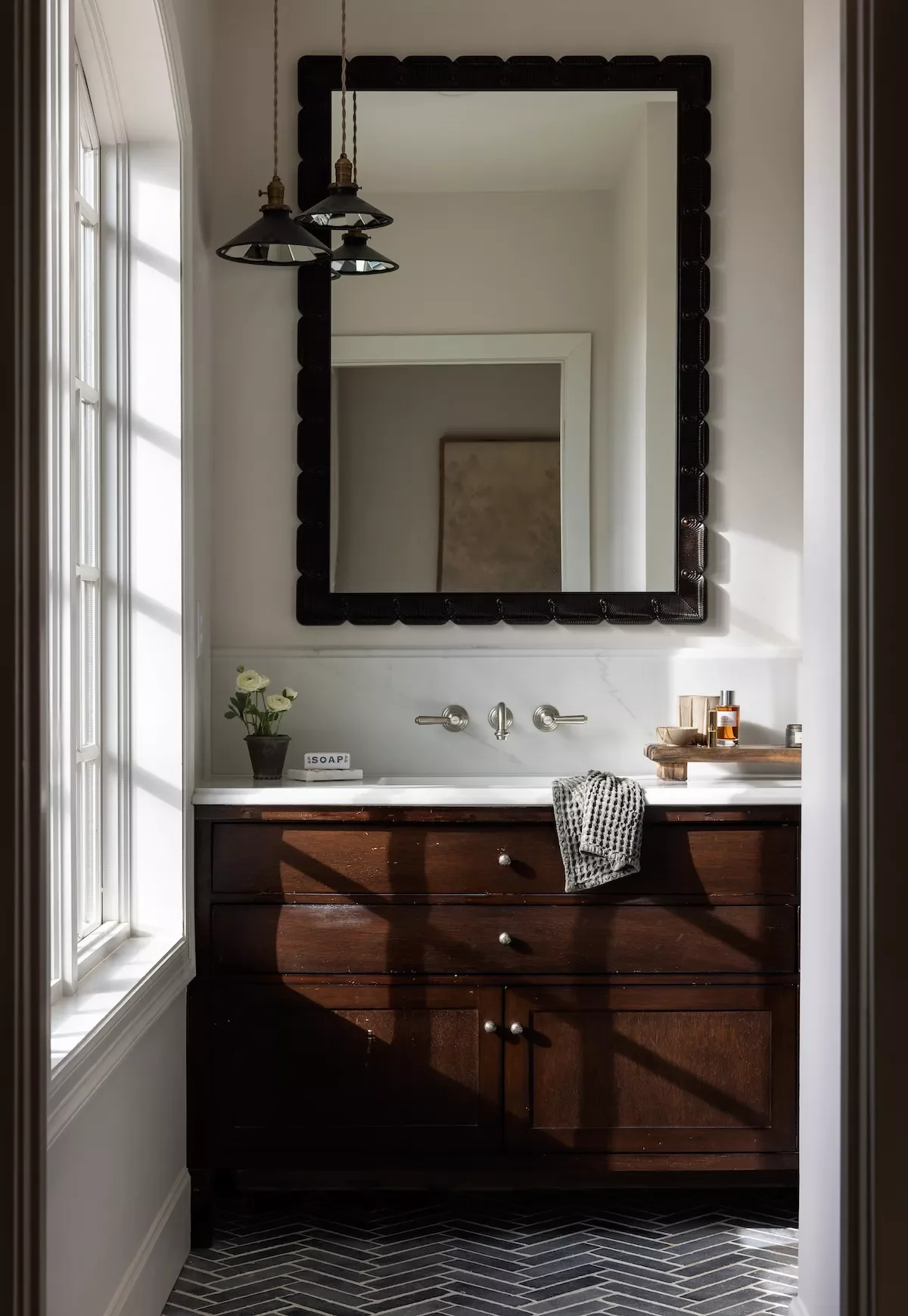 30 Rustic Bathroom Ideas That'll Give You Serious Country Cottage Vibes 27 Add Dark Brown Accents