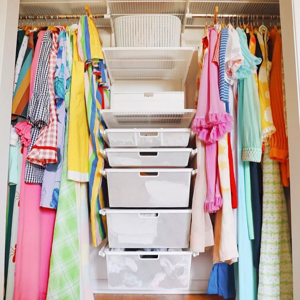 32 Brilliant Small Closet Organization Ideas That Actually Work Add Drawers Between Clothes Racks