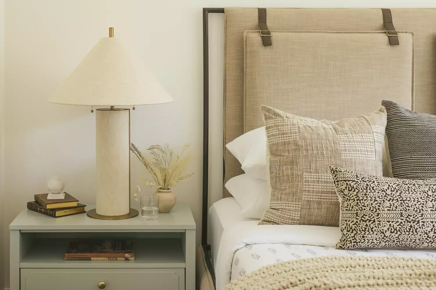 41 Cozy Earth-Inspired Bedroom Ideas That Will Transform Your Sleep Space 11 Add Dried Florals
