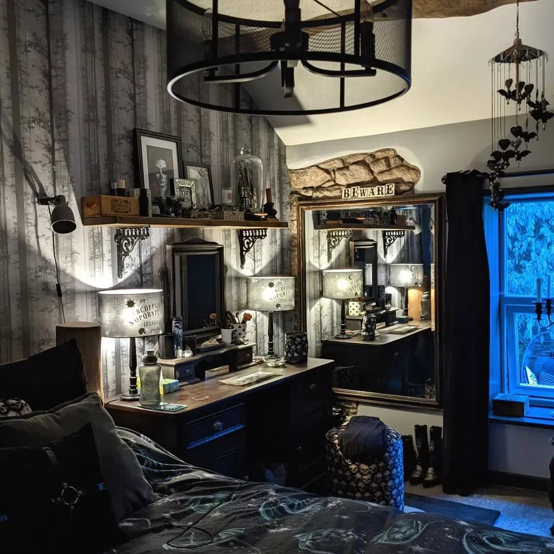 11 Dark Academia Bedroom Designs That Will Transform Your Space 11 Add Eerie Lighting