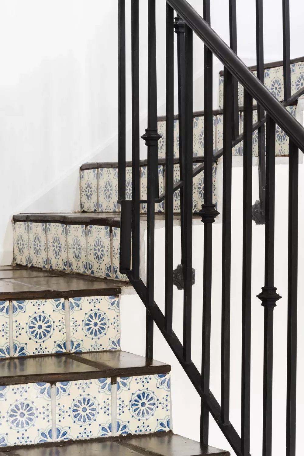 32 Staircase Design Ideas That Transformed Homes This Year Add Embellished Balusters