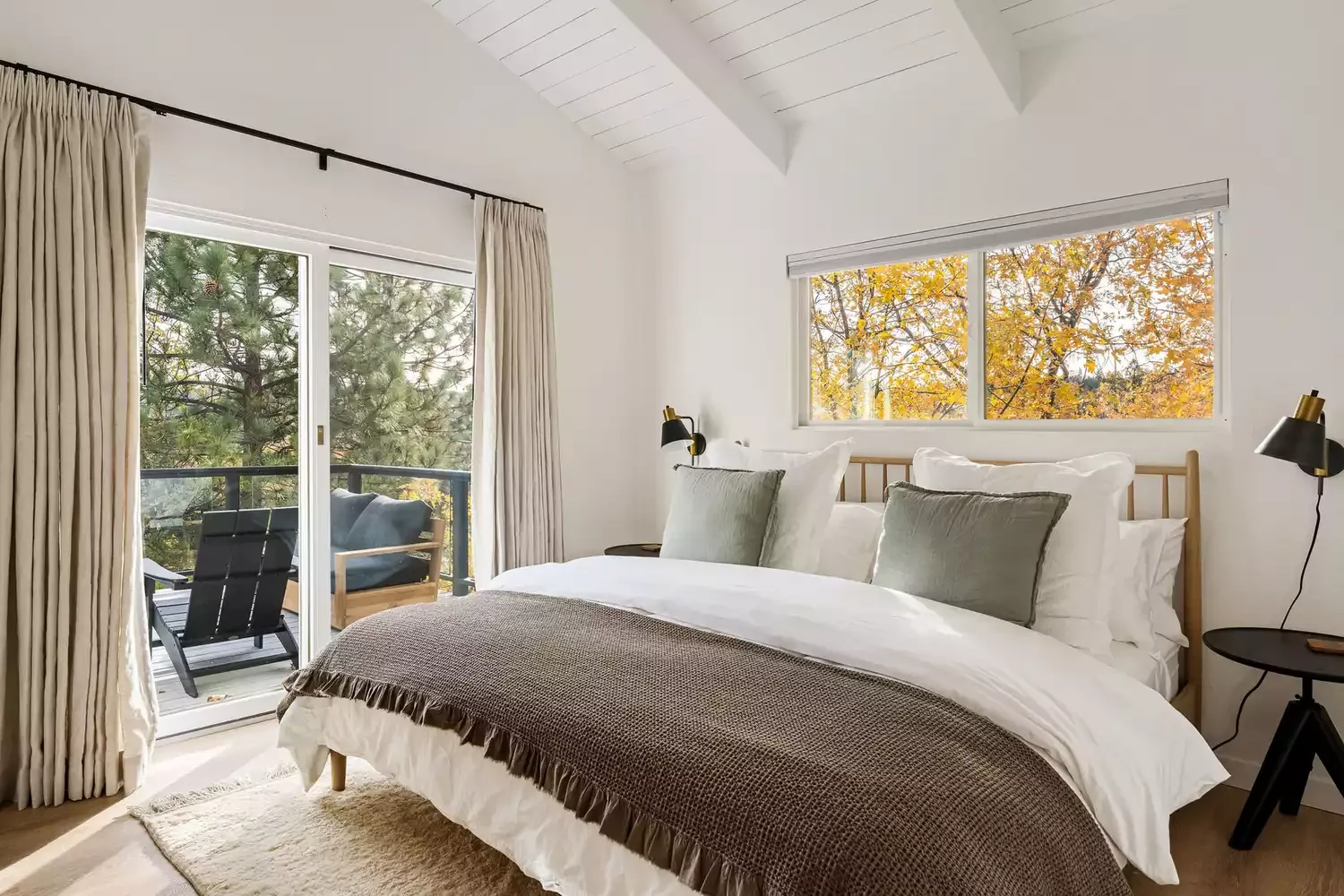 23 Stunning Window Treatment Ideas for Your Sliding Glass Doors 22 Add Linen Window Treatments