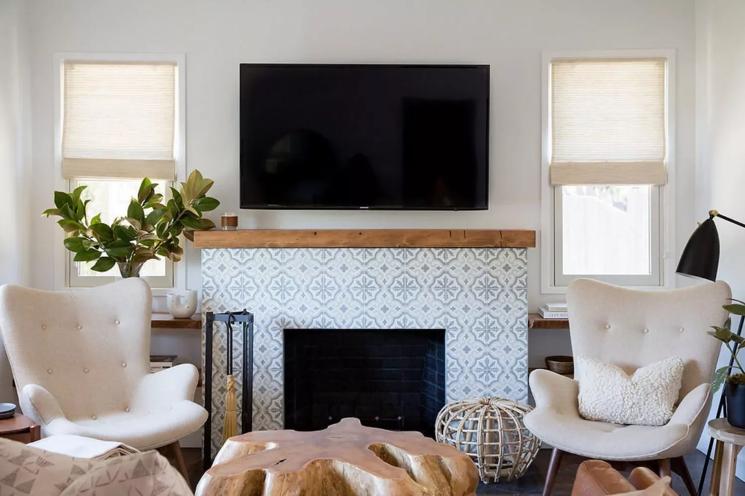 21 Brilliant Ways to Style Your Small Living Room TV Without Compromising Style 9 Add More Black Decor