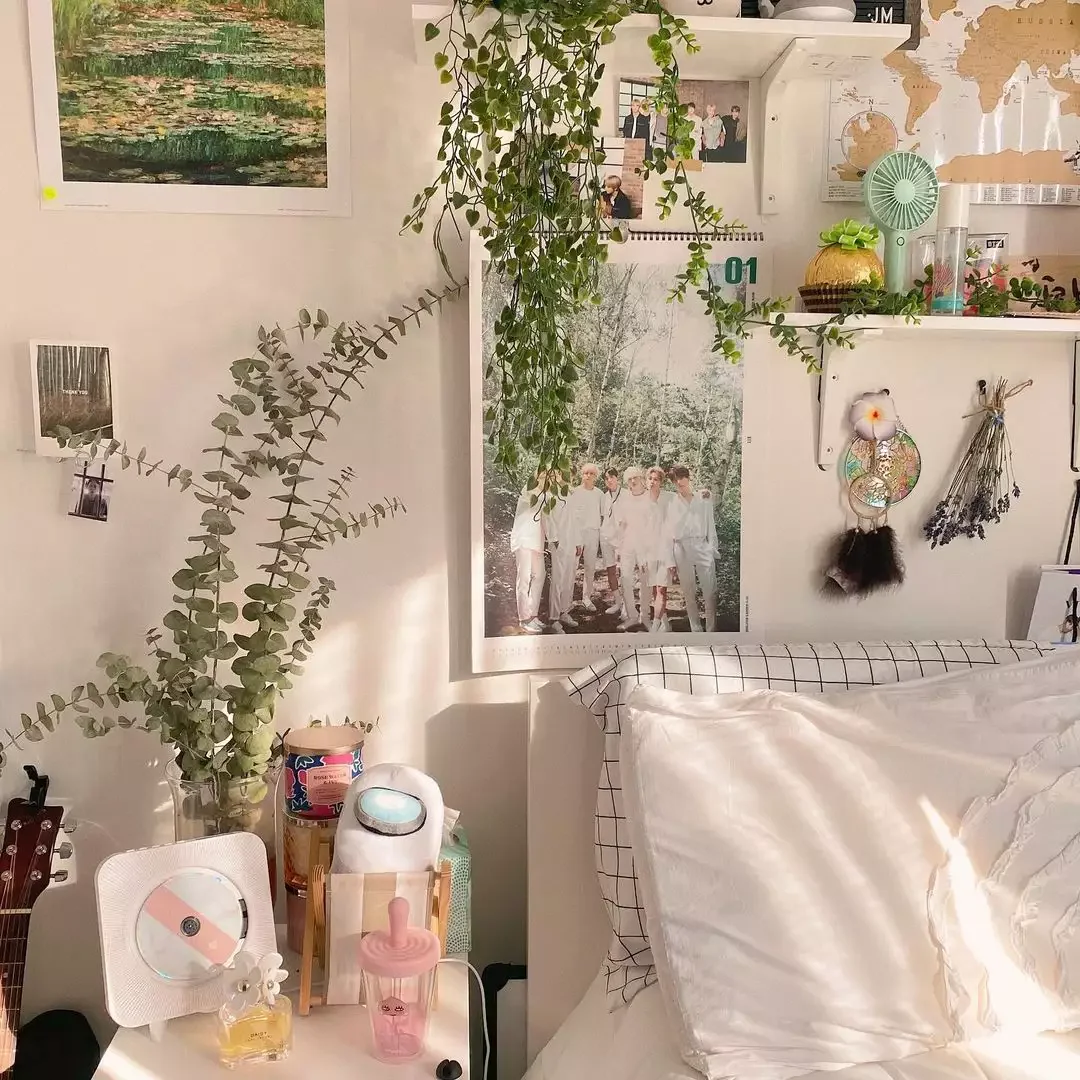 37 Beautiful Aesthetic Bedroom Ideas to Transform Your Space 6 Add Natural Scents
