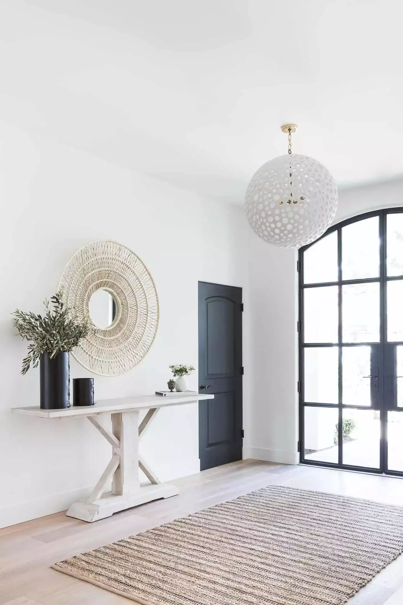 25 Stunning Entryway Rug Ideas That Create Unforgettable First Impressions 22 Add Neutral Texture
